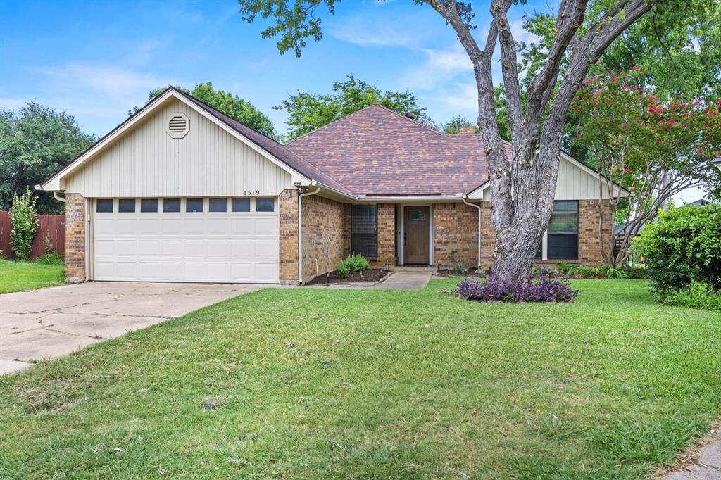 Property Photo:  1519 Brook Forest Drive  TX 76063 