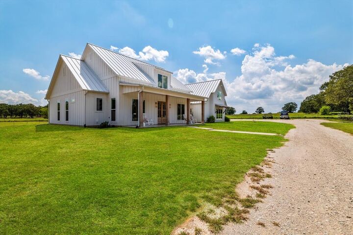 Property Photo: 1326 Lynch Crossing Boulevard TX 76273