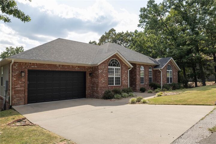 Property Photo:  7 Stratfield Lane  AR 72714 