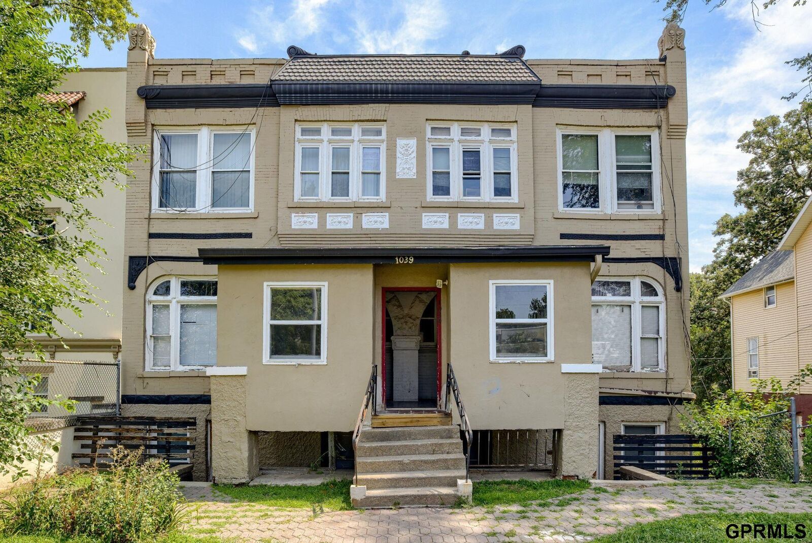 Property Photo: 1039 Park Avenue NE 68105