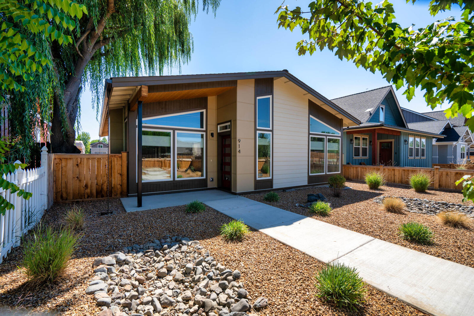 Property Photo:  914 NW 19th Street  OR 97756 