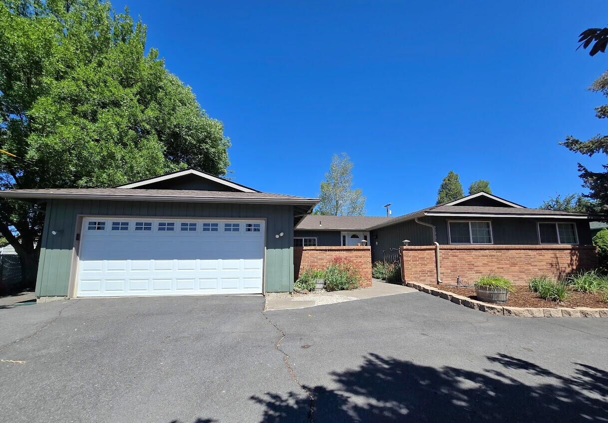 Property Photo: 2635 Darrow Avenue OR 97603