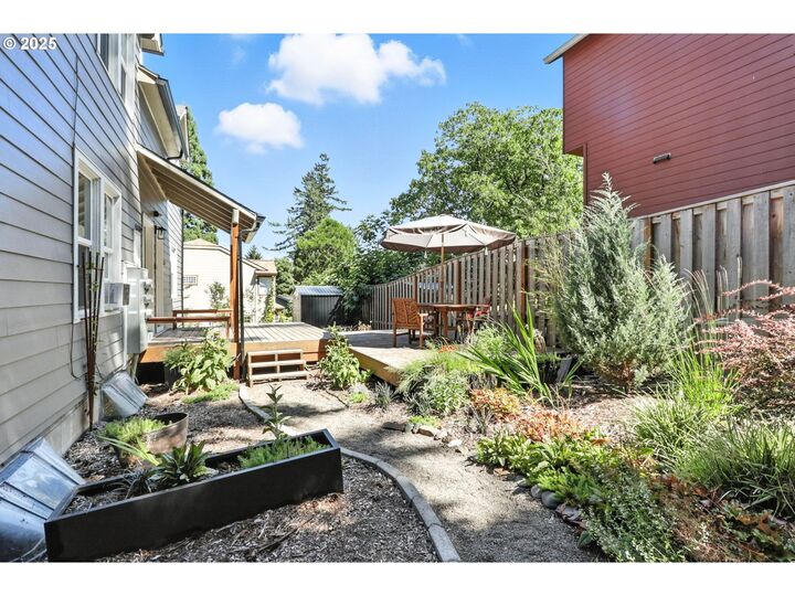 Property Photo:  4480 SW Pasadena St  OR 97219 