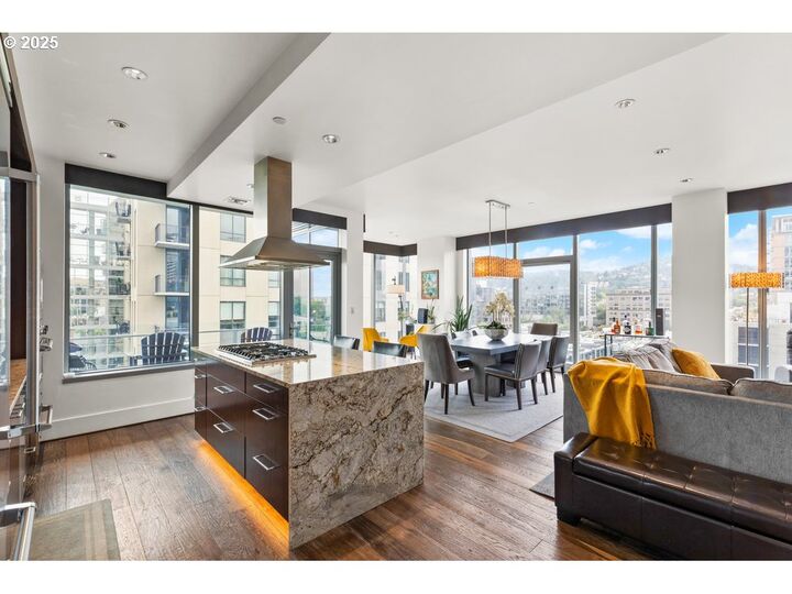 Property Photo: 1001 NW Lovejoy St 810 OR 97209