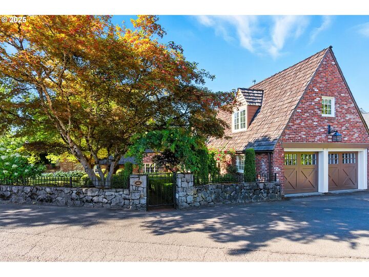 Property Photo:  919 Westpoint Rd  OR 97034 