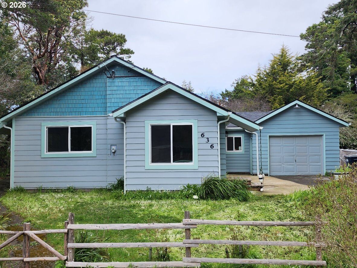 Property Photo:  636 18th St  OR 97465 