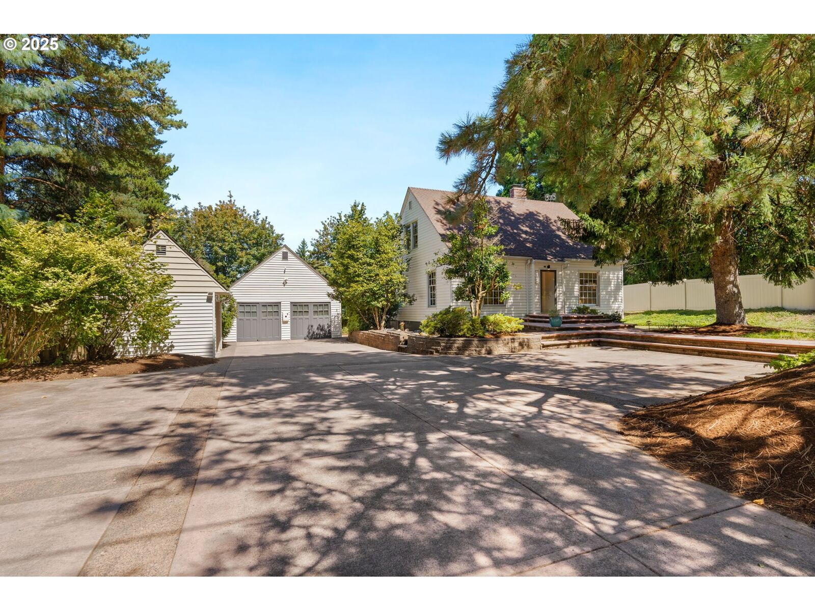 Property Photo:  14629 NE Halsey St  OR 97230 