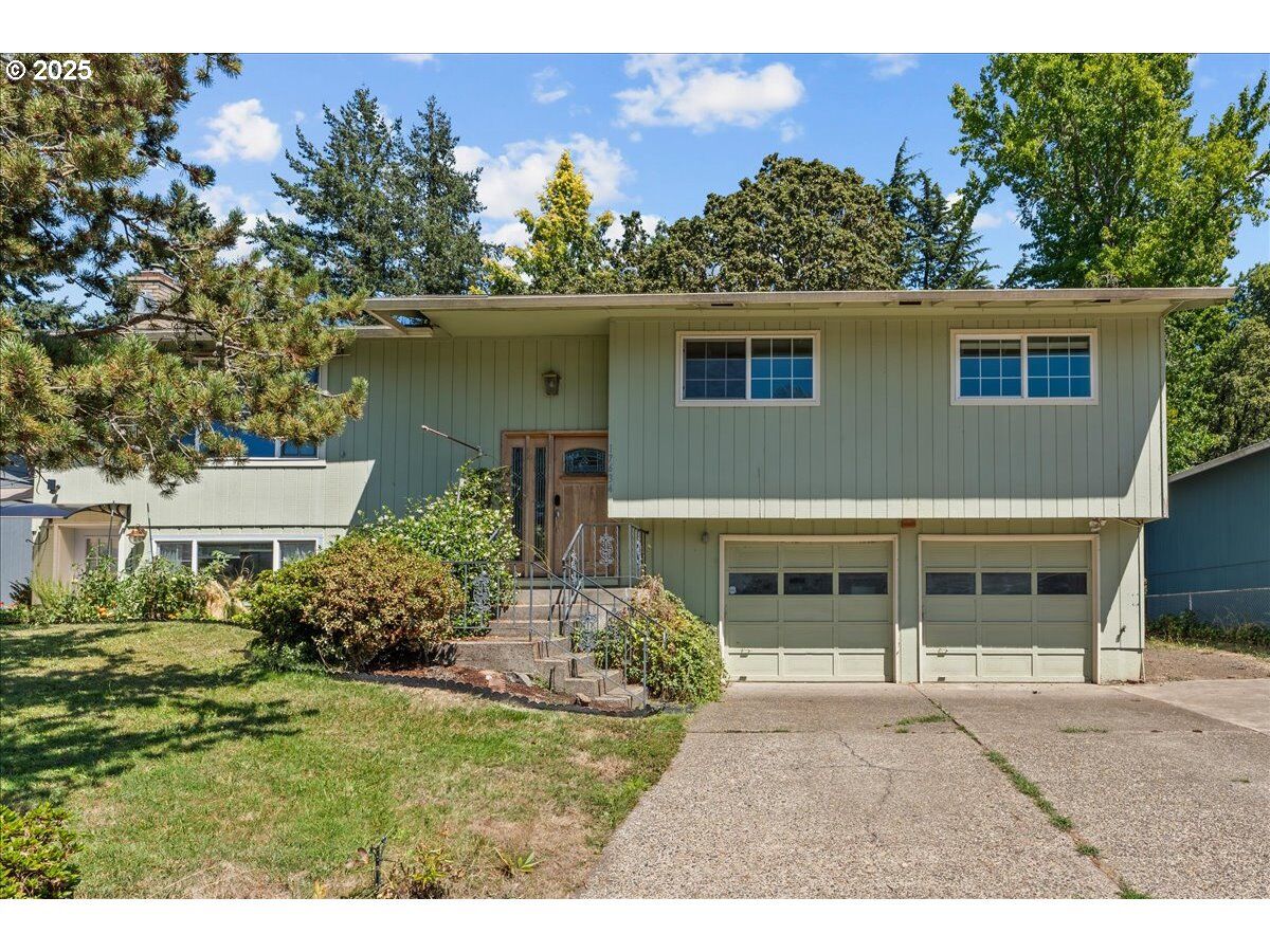 Property Photo:  17634 SE Crystal Ln  OR 97267 