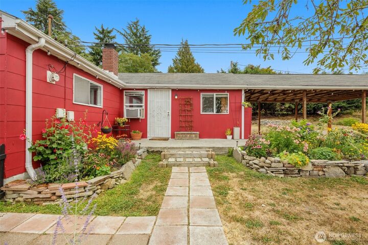 Property Photo: 1738 S Pearl Street WA 98108