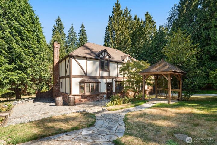 Property Photo:  23330  75th Avenue SE  WA 98072 