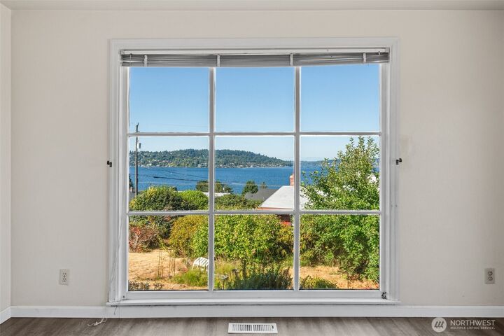 10658  Laurel Lane S  Seattle WA 98178 photo
