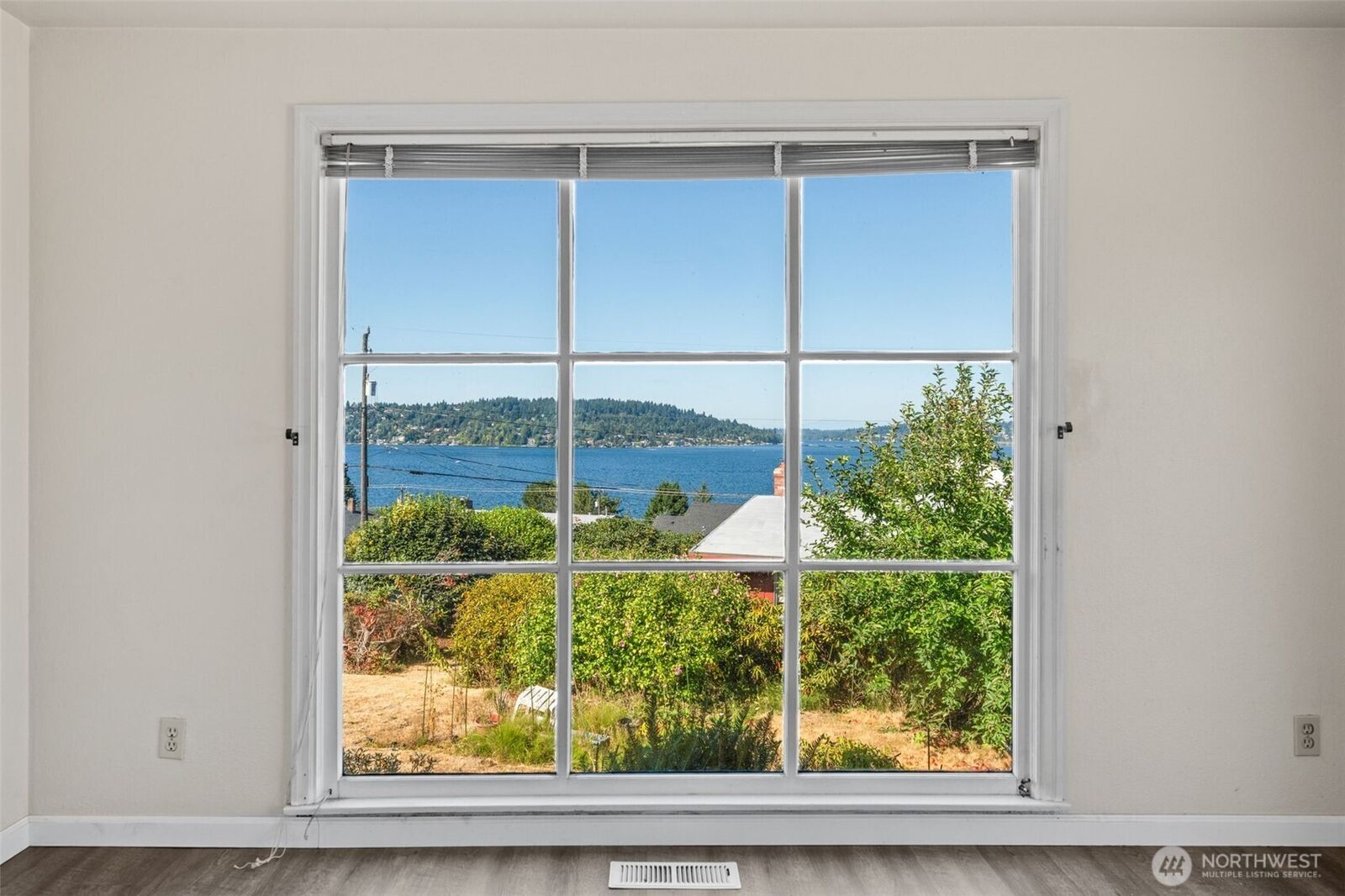 Property Photo: 10658 Laurel Lane S WA 98178