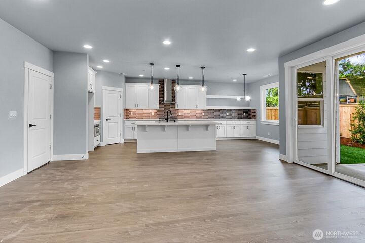 Property Photo:  14128  15th Avenue W  WA 98087 