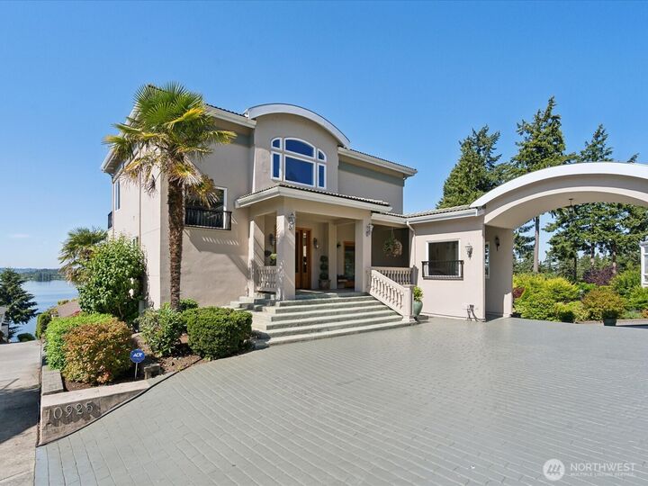 Property Photo:  10925  81st Place NE  WA 98034 