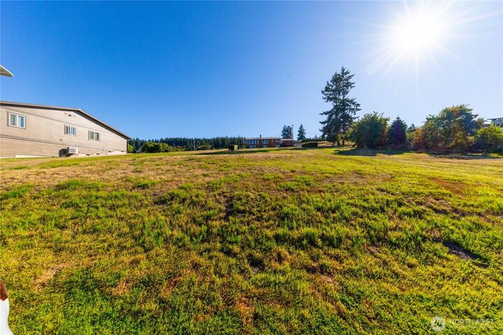 Property Photo:  4 E Maplewood Loop  WA 98277 