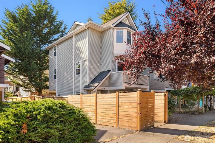 Property Photo:  8833  Stone Avenue N A  WA 98103 