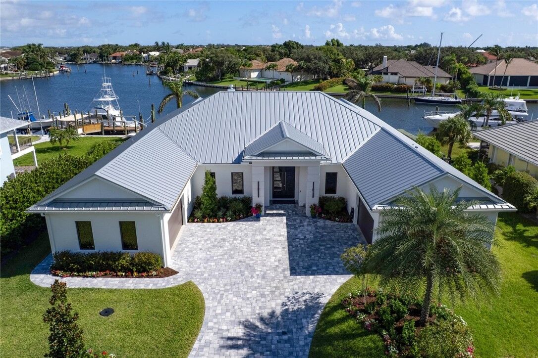 Property Photo: 1806 Mooringline Drive FL 32963
