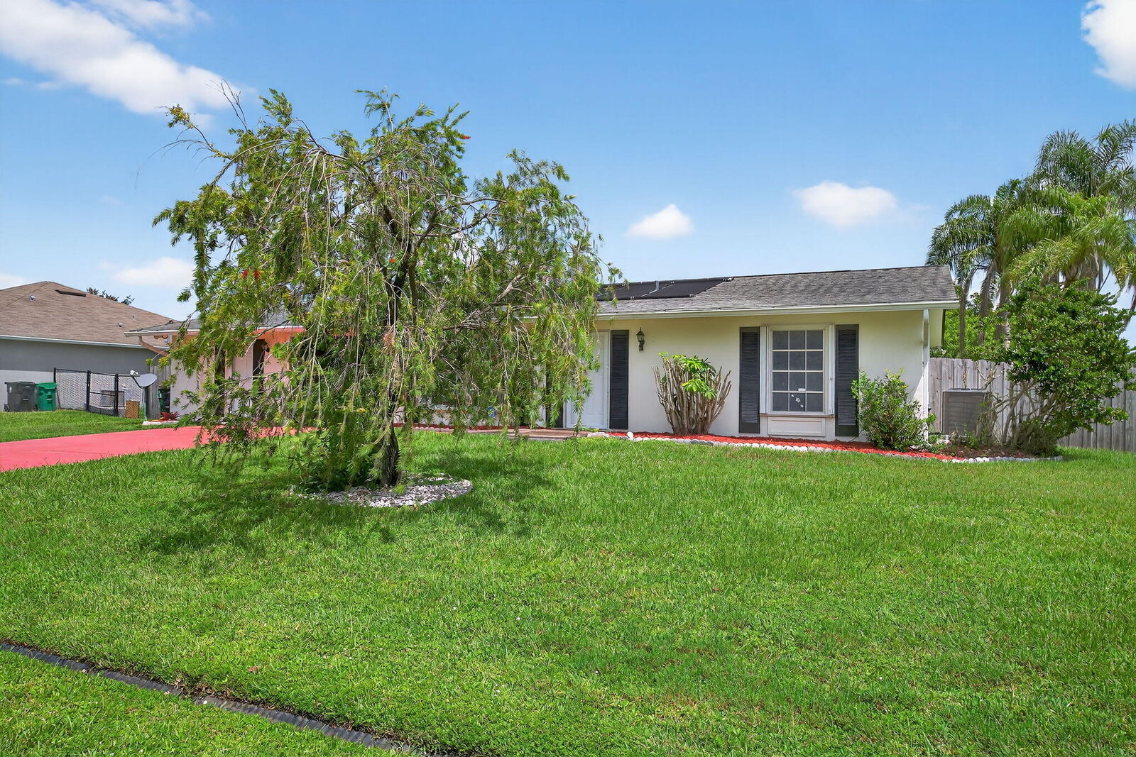 Property Photo:  505 SW Lakehurst Drive  FL 34983 