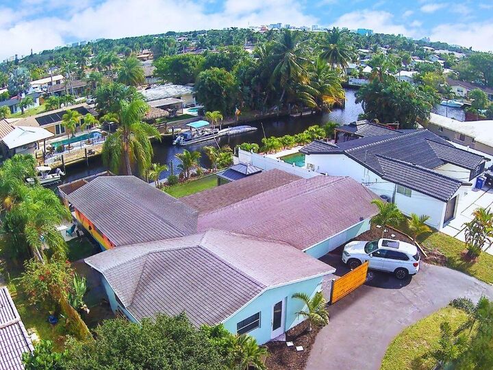 Property Photo: 1710 SW 6th Avenue FL 33060