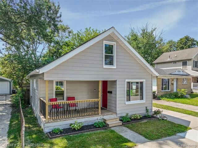 Property Photo:  321 W Harwood Avenue  MI 48071 