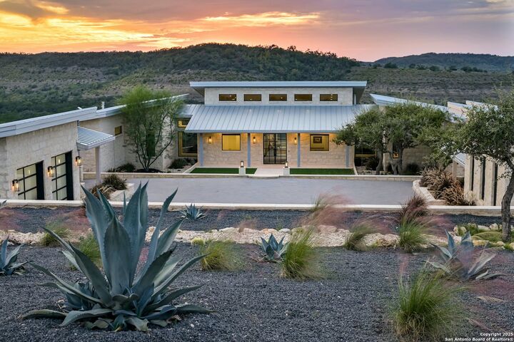 Property Photo: 1785 Backbone Ridge TX 78666