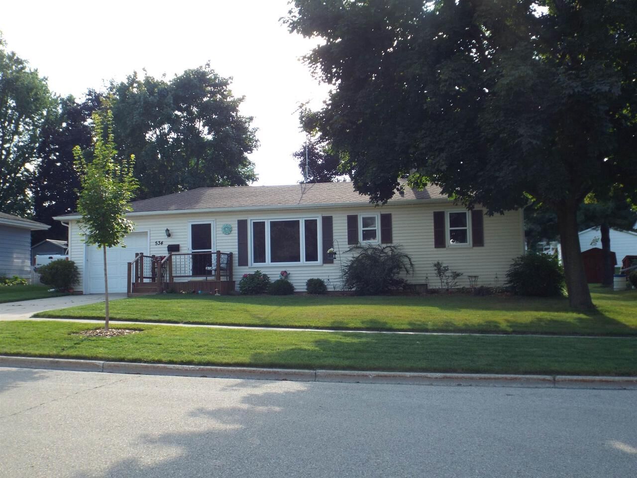 Property Photo:  534 Hamburg Street  WI 54971 