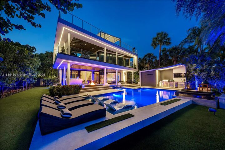 528 Lakeview Ct  Miami Beach FL 33140 photo