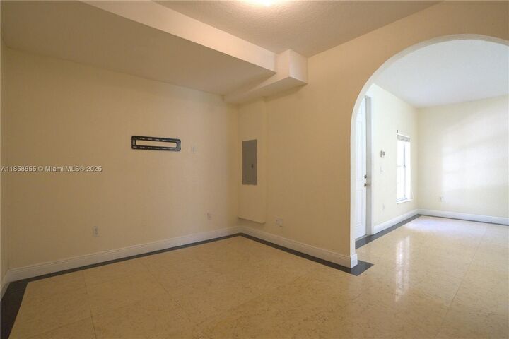 Property Photo:  4100 NE 25th St  FL 33033 