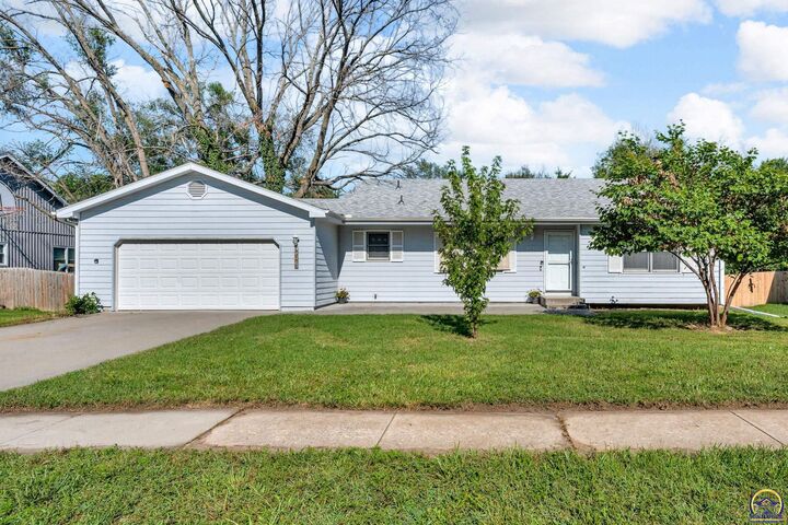 4232 SE Oakwood St  Topeka KS 66609 photo