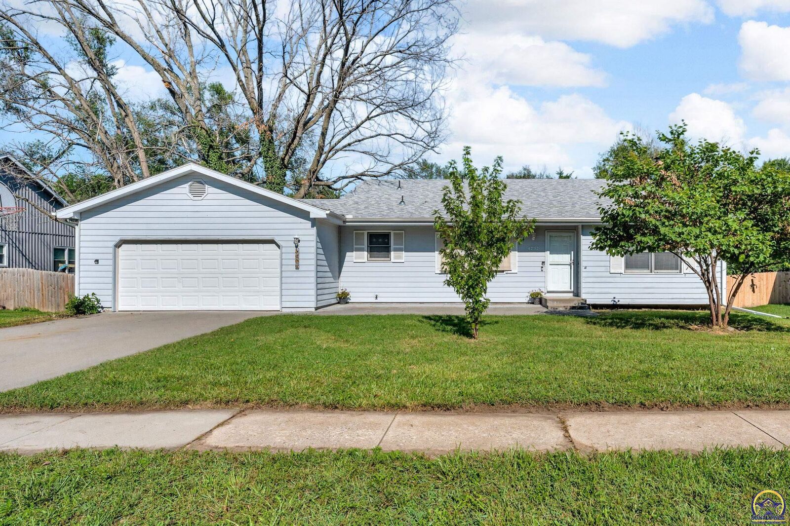 Property Photo:  4232 SE Oakwood St  KS 66609 