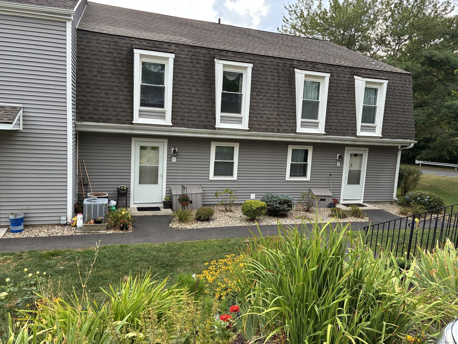 Property Photo:  99 Brittany Farms Road Apt E  CT 06053 