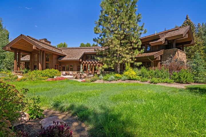 Property Photo:  600 Northwood Way  ID 83340 