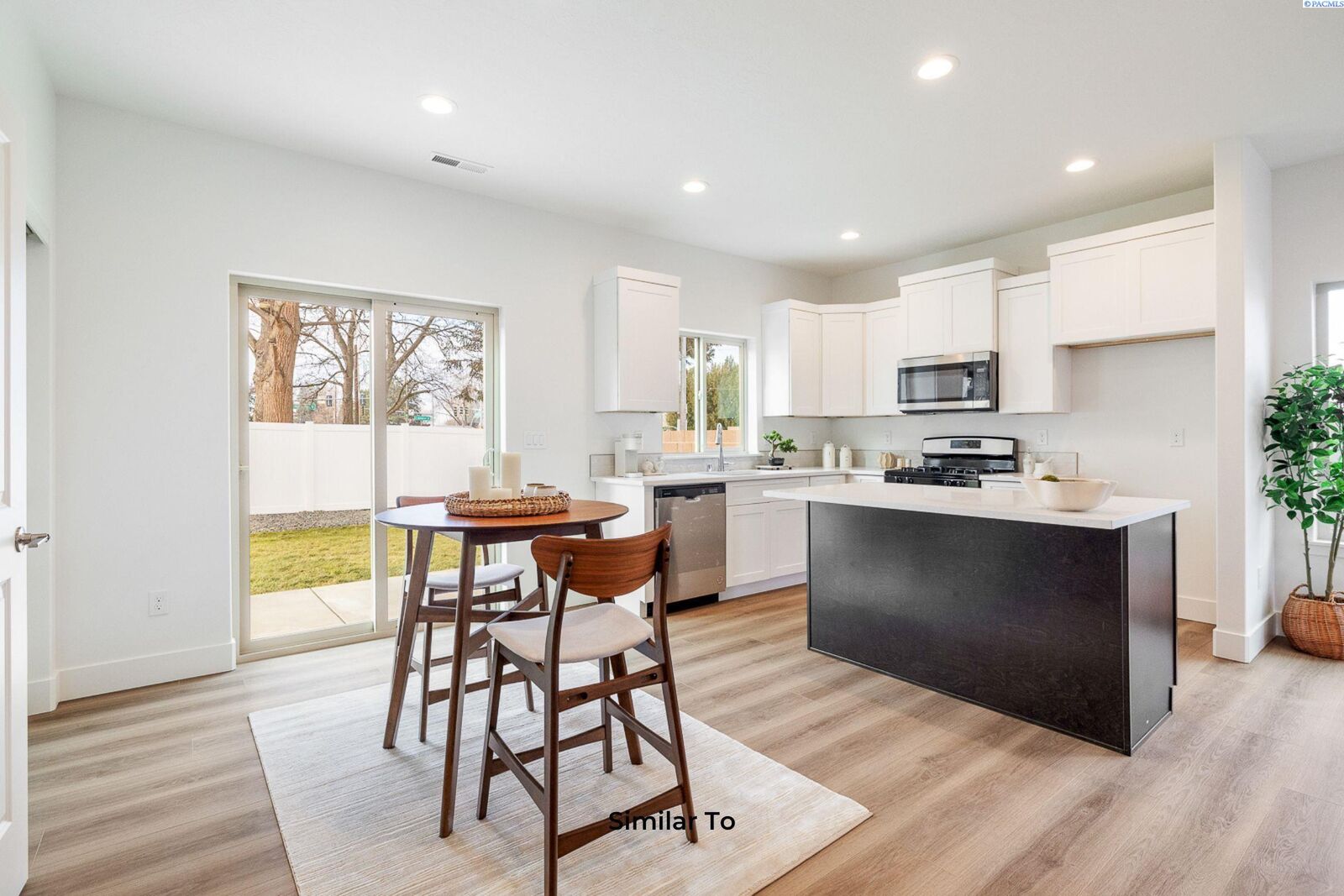 Property Photo:  7632 Grapevine Ct  WA 99353 
