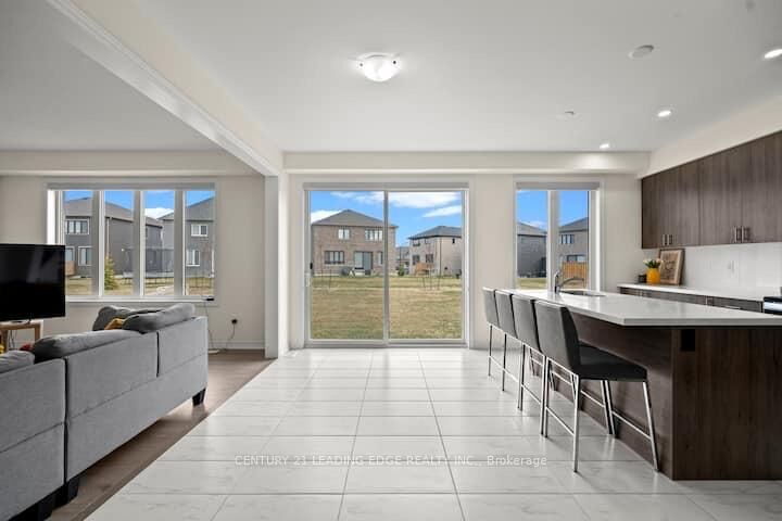 Property Photo: 165 Rosanne Circle ON L9Z 0N1