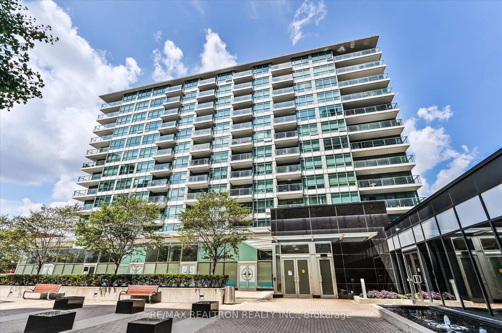 Property Photo:  15 Singer Court 1110  ON M2K 0B4 