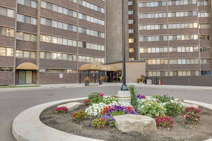 Property Photo: 11 Wincott Drive 907 ON M9R 2R9