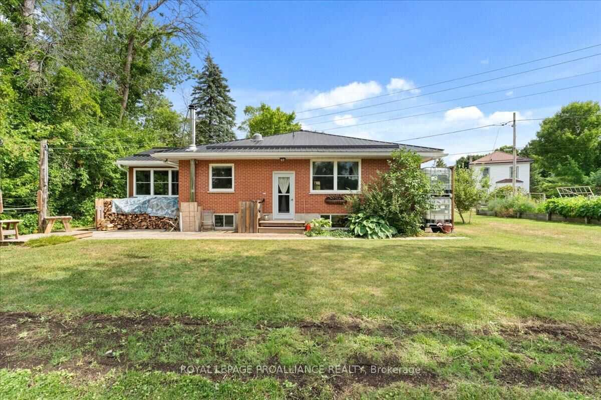 Property Photo:  122 Spring Street E  ON K0K 3J0 