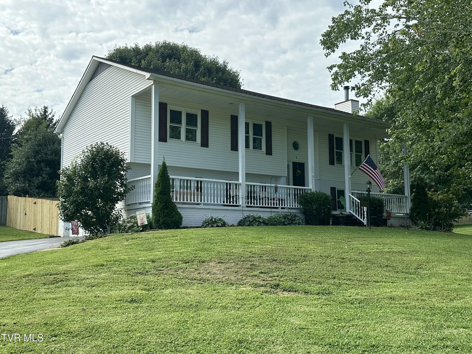 Property Photo: 1 Windsor Court TN 37601