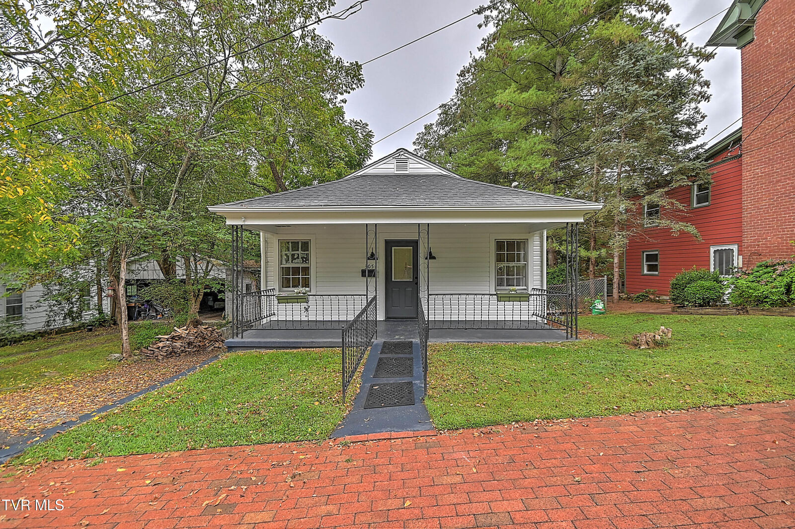 Property Photo:  305 West Main Street  TN 37659 