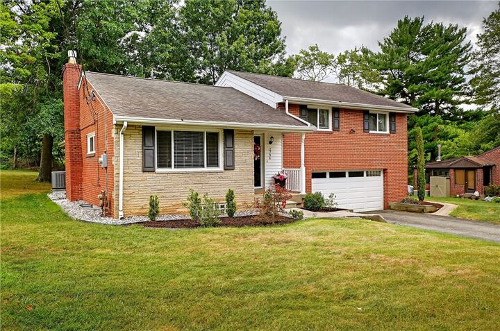 Property Photo:  2796 Clearview Rd  PA 15101 