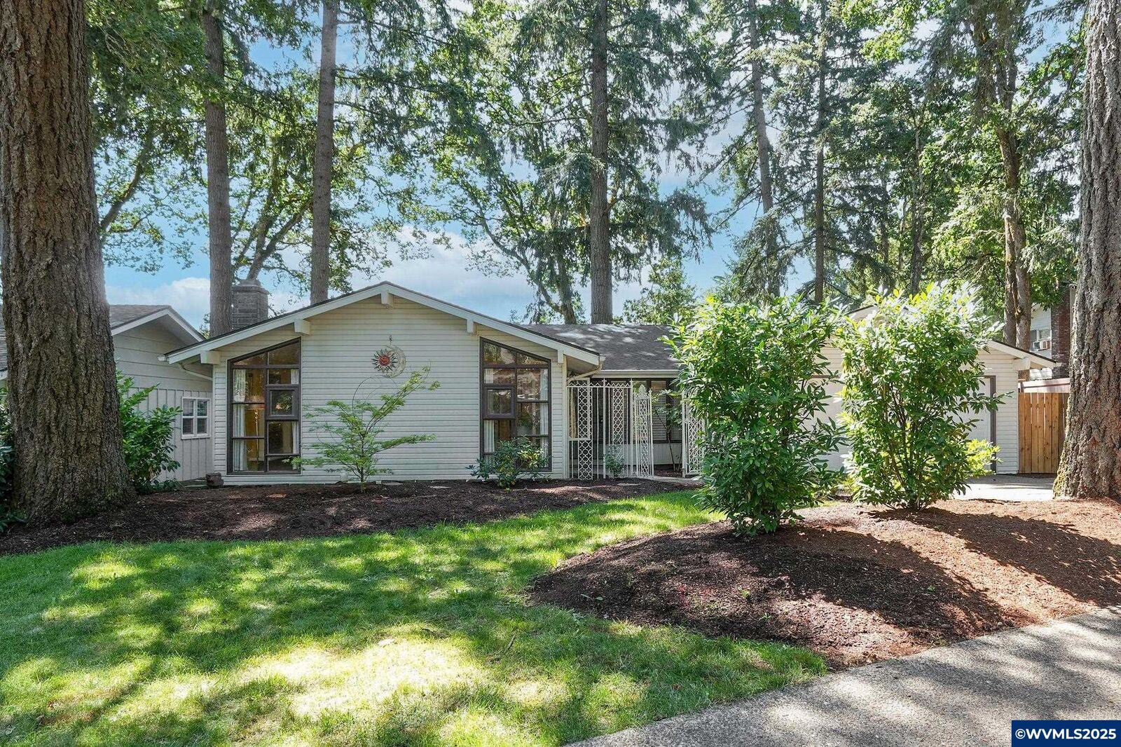 Property Photo:  1766 Joplin St S  OR 97302 