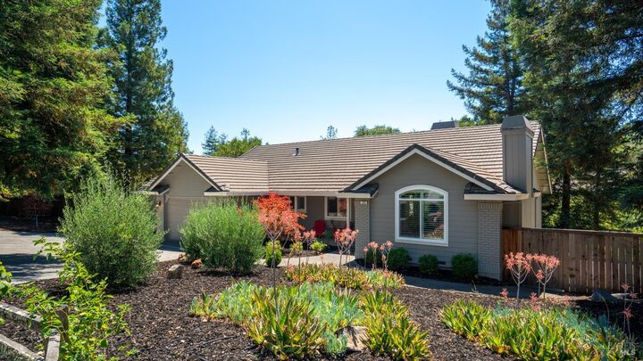 219 Burgundy Road  Healdsburg CA 95448 photo