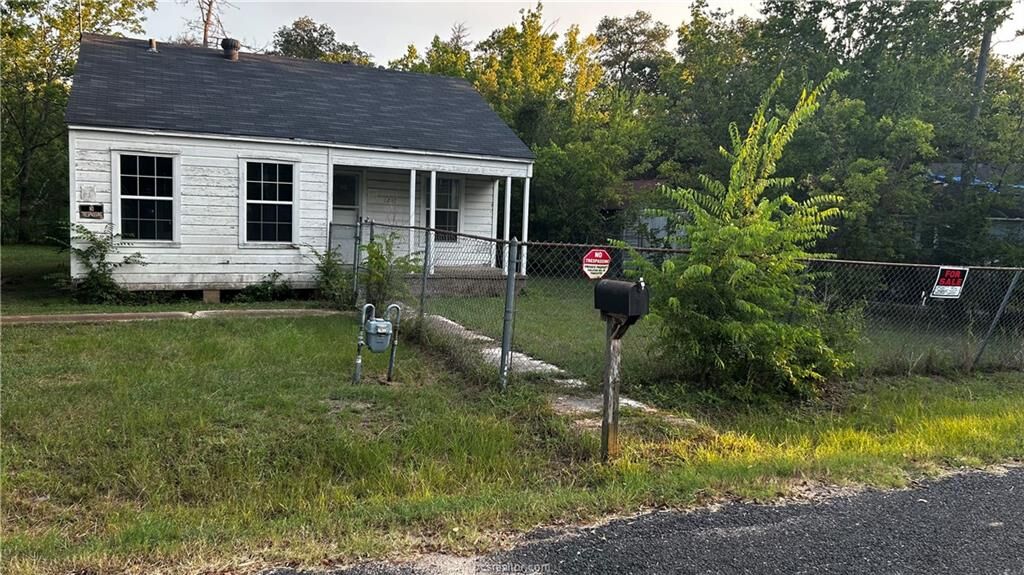 Property Photo: 1207 South Drive S TX 77803