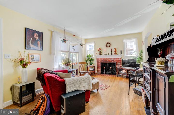 Property Photo: 5713 5th Street S VA 22204