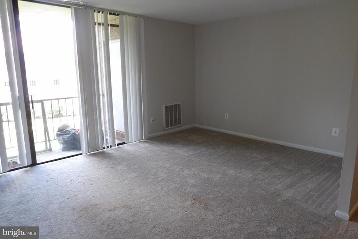 Property Photo: 762 Quince Orchard Boulevard 102 762-102 MD 20878
