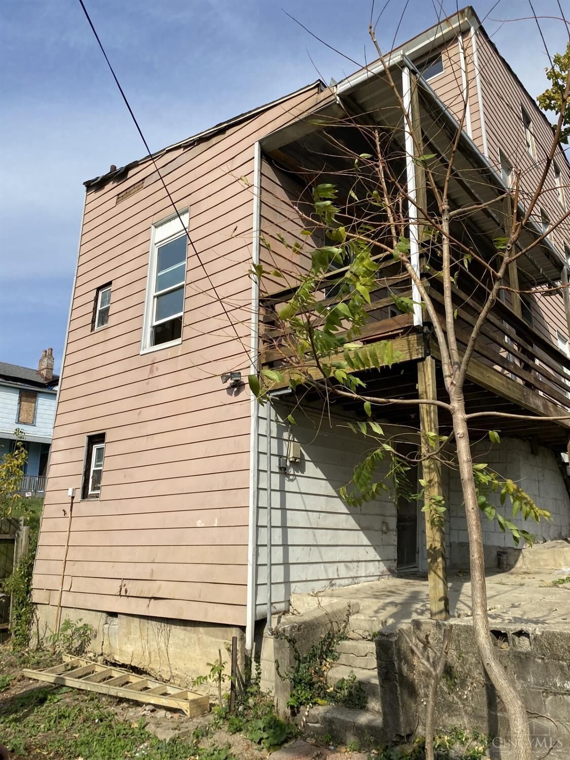 Property Photo: 1723 Montrose Street OH 45214