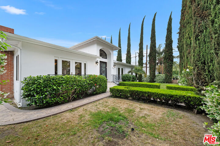 Property Photo:  465 N N Kilkea Dr  CA 90048 