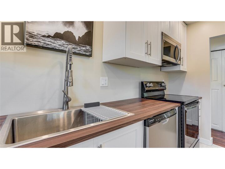 Property Photo:  520 Aulin Avenue  BC V0E 1M0 