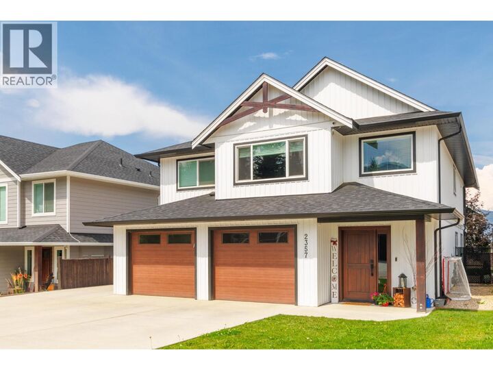 Property Photo:  2357 5 Avenue Southeast  BC V1E 1K9 