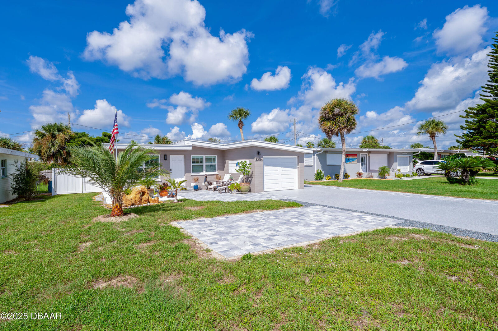 Property Photo: 3244 S Peninsula Drive FL 32127